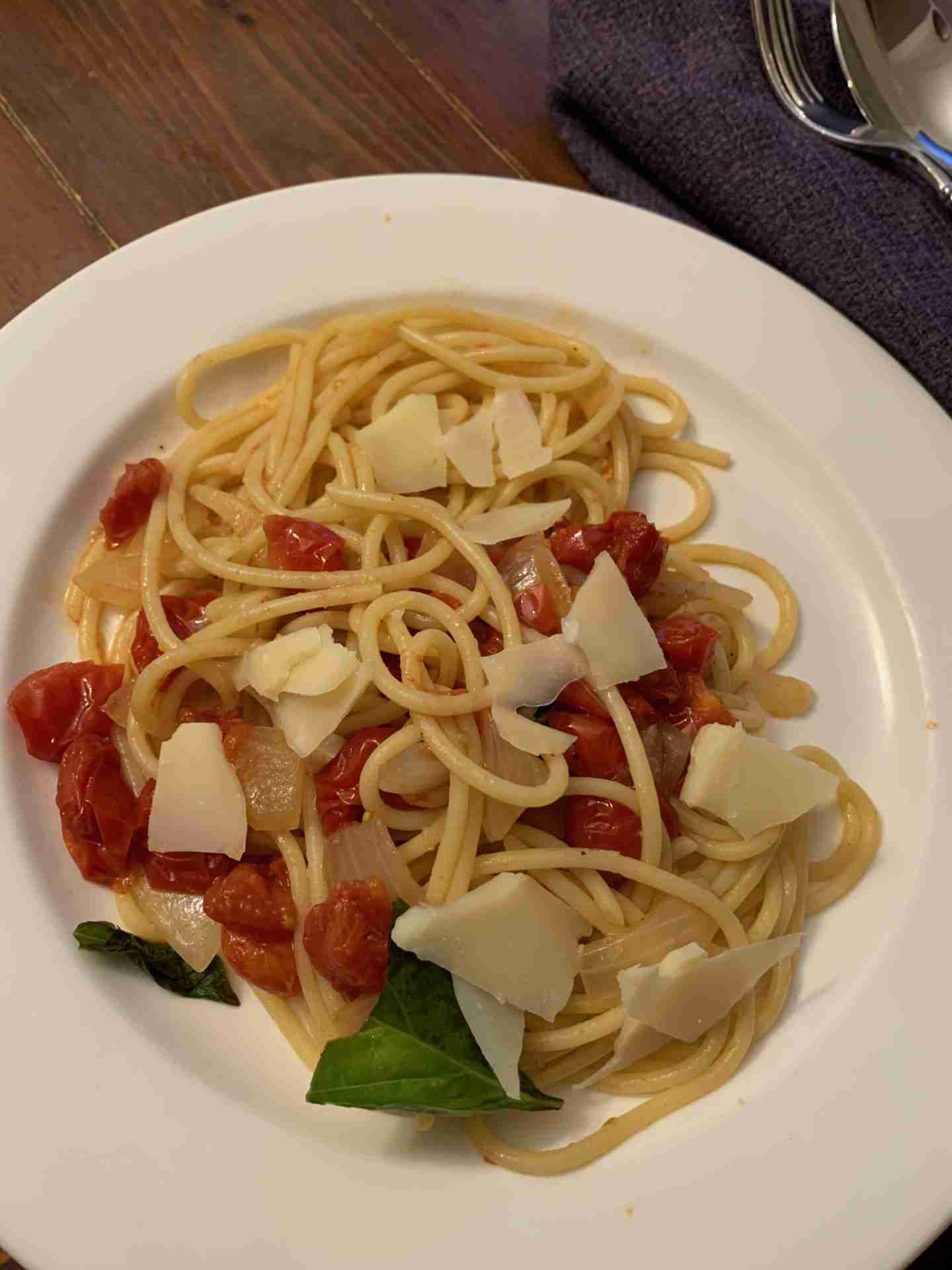 low-sodium pasta pomodoro on plate